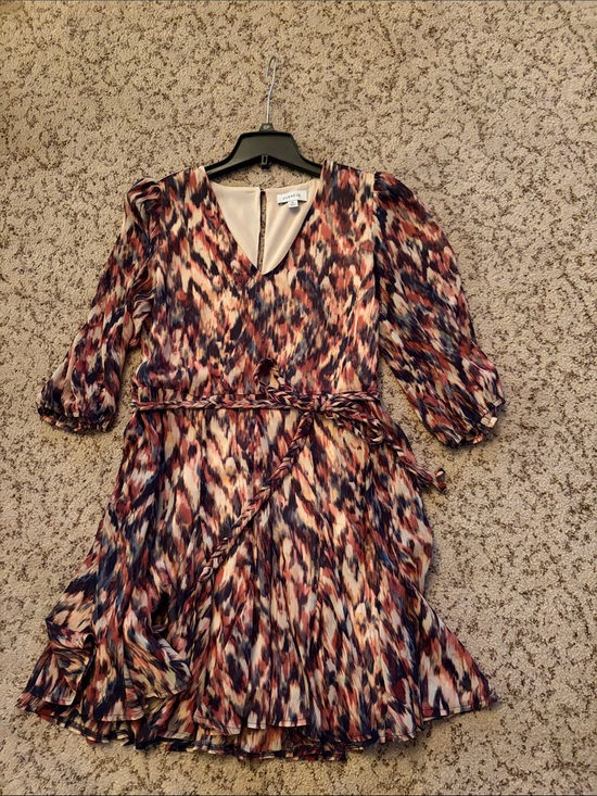 Evereve Dresses & Skirts - Evereve Multicolor Ikat-Print V-Neck Midi Dress in Navy, Rust, Cream